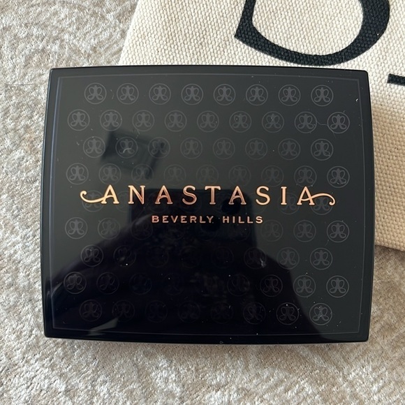 Brand New UD Eyeshadow Anastasia BH Blush Estée Lauder Mascara Lorac Lip in Bag - Picture 8 of 16